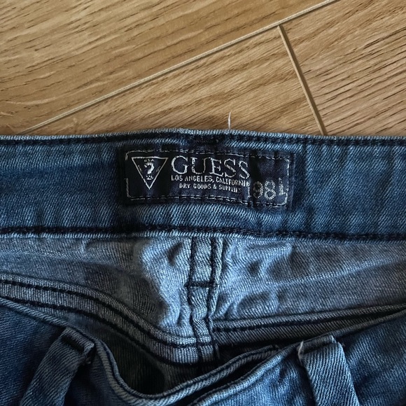 Guess Sunflower Print Jeans Size 27, length 28” - Picture 6 of 6